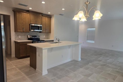 House in Davenport, Florida 4 bedrooms, 182.83 sq.m. № 1734384 - photo 5