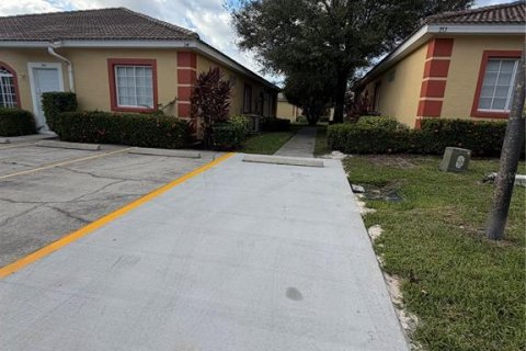 Condominio en venta en Kissimmee, Florida, 2 dormitorios, 75.44 m2 № 2107248 - foto 13