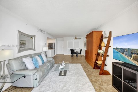 Condo in Hollywood, Florida, 1 bedroom  № 1995984 - photo 7