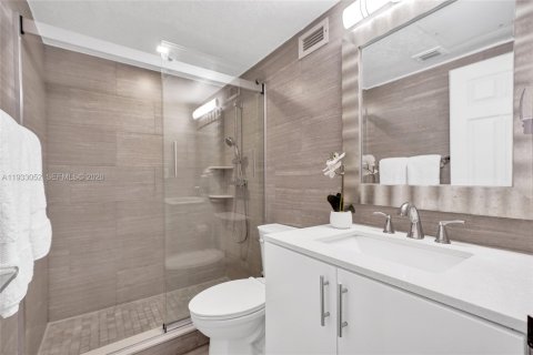 Condo in Hollywood, Florida, 1 bedroom  № 1995984 - photo 12