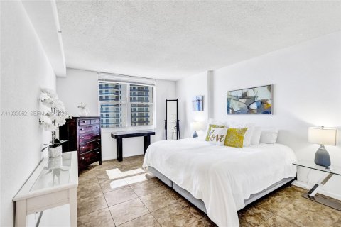 Condo in Hollywood, Florida, 1 bedroom  № 1995984 - photo 14