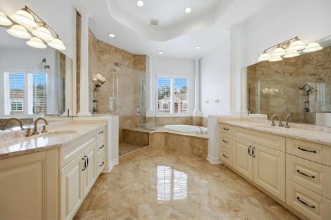 Condo in Bradenton, Florida, 4 bedrooms  № 2391726 - photo 15