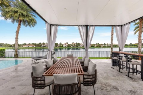 House in Cooper City, Florida 5 bedrooms, 381.83 sq.m. № 1928513 - photo 2