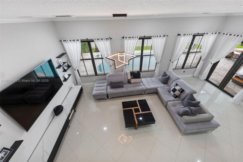 House in Cooper City, Florida 5 bedrooms, 381.83 sq.m. № 1928513 - photo 7