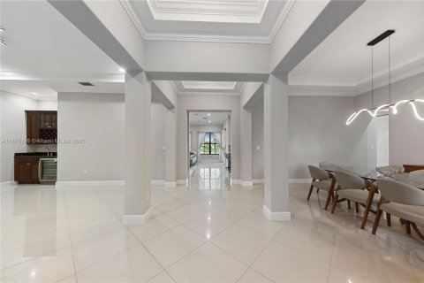 House in Cooper City, Florida 5 bedrooms, 381.83 sq.m. № 1928513 - photo 27