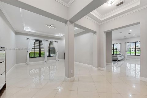 House in Cooper City, Florida 5 bedrooms, 381.83 sq.m. № 1928513 - photo 12