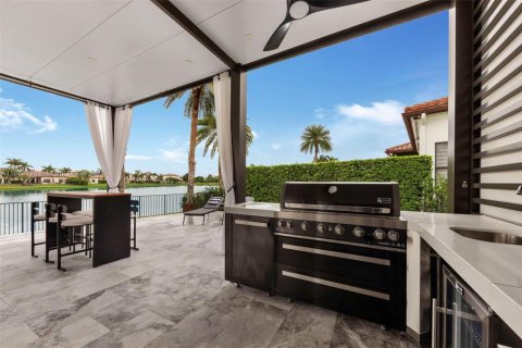 House in Cooper City, Florida 5 bedrooms, 381.83 sq.m. № 1928513 - photo 3