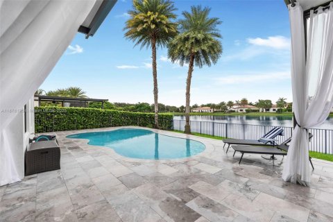House in Cooper City, Florida 5 bedrooms, 381.83 sq.m. № 1928513 - photo 29
