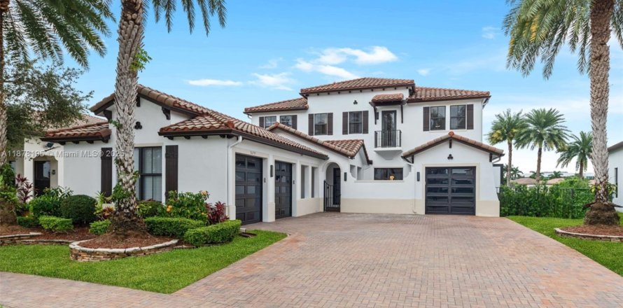 House in Cooper City, Florida 5 bedrooms, 381.83 sq.m. № 1928513