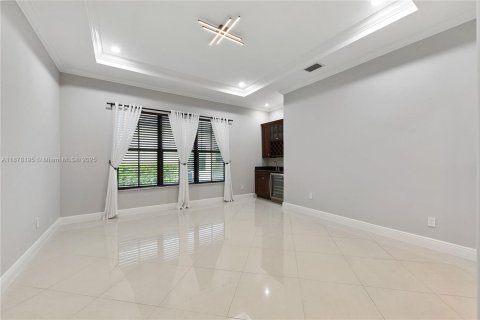 House in Cooper City, Florida 5 bedrooms, 381.83 sq.m. № 1928513 - photo 14