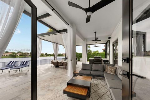 House in Cooper City, Florida 5 bedrooms, 381.83 sq.m. № 1928513 - photo 30