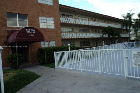 Кондоминиум с 4 комнатами в Норт-Майами, Флорида № 2030467