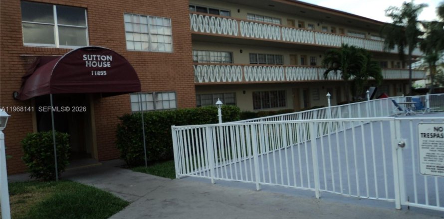 Кондоминиум с 4 комнатами в Норт-Майами, Флорида № 2030467