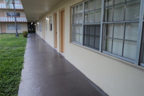 Купить кондоминиум в Норт-Майами, Флорида 4 комнаты, 119.57м2, № 2030467 - фото 3
