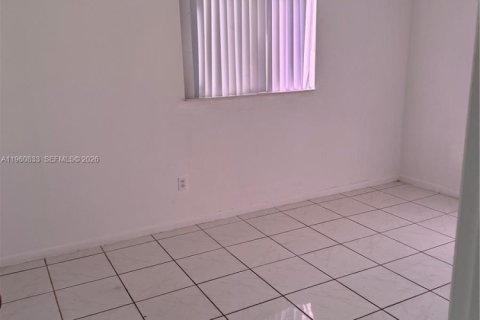 Villa ou maison à louer à West Palm Beach, Floride: 3 chambres, 275.73 m2 № 2023622 - photo 5