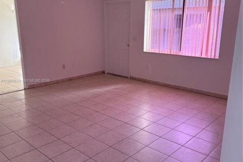 Villa ou maison à louer à West Palm Beach, Floride: 3 chambres, 275.73 m2 № 2023622 - photo 3