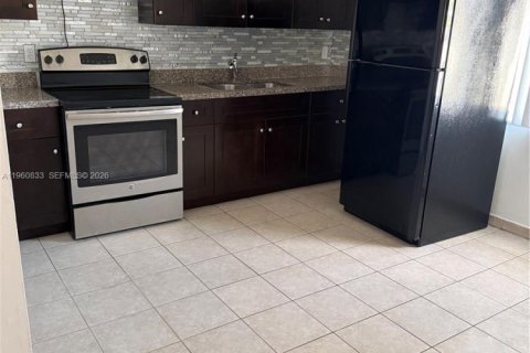 Villa ou maison à louer à West Palm Beach, Floride: 3 chambres, 275.73 m2 № 2023622 - photo 2