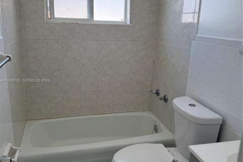 Villa ou maison à louer à West Palm Beach, Floride: 3 chambres, 275.73 m2 № 2023622 - photo 4