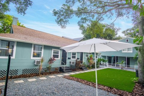 House in Saint Petersburg, Florida 5 bedrooms, 272.2 sq.m. № 1906544 - photo 8
