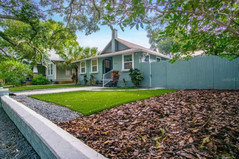 House in Saint Petersburg, Florida 5 bedrooms, 272.2 sq.m. № 1906544 - photo 3