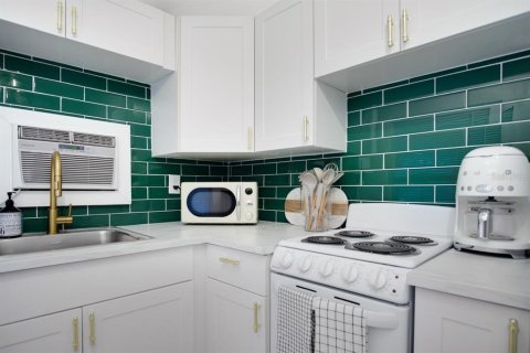 House in Saint Petersburg, Florida 5 bedrooms, 272.2 sq.m. № 1906544 - photo 22