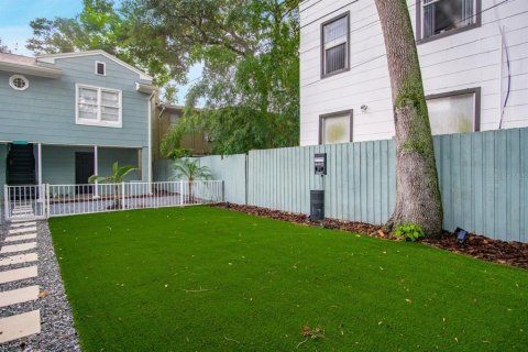 House in Saint Petersburg, Florida 5 bedrooms, 272.2 sq.m. № 1906544 - photo 9