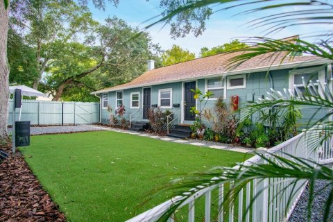 House in Saint Petersburg, Florida 5 bedrooms, 272.2 sq.m. № 1906544 - photo 12
