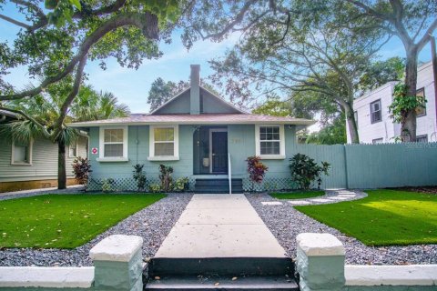 House in Saint Petersburg, Florida 5 bedrooms, 272.2 sq.m. № 1906544 - photo 2