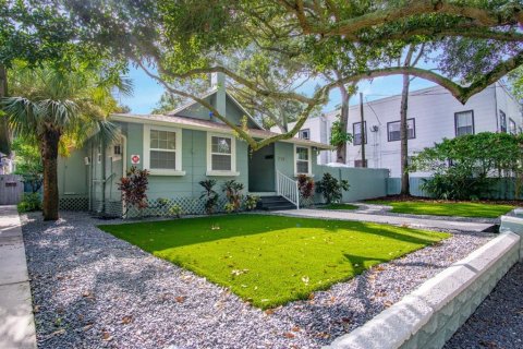 House in Saint Petersburg, Florida 5 bedrooms, 272.2 sq.m. № 1906544 - photo 4