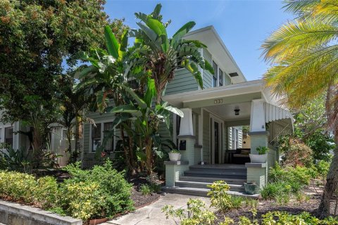 House in Saint Petersburg, Florida 3 bedrooms, 107.02 sq.m. № 2208329