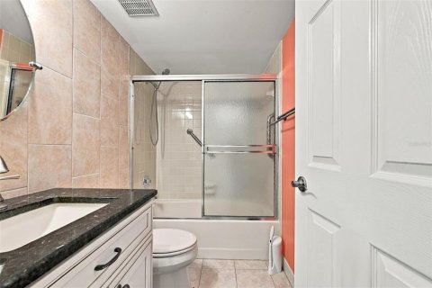 Купить кондоминиум в Сент-Питерсберг, Флорида 4 комнаты, 98.94м2, № 2420096 - фото 26
