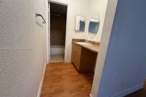 Снять в аренду кондоминиум в Лодерхилл, Флорида 1 спальня, 78.04м2, № 2045454 - фото 7