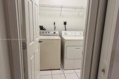 Снять в аренду кондоминиум в Лодерхилл, Флорида 1 спальня, 78.04м2, № 2045454 - фото 11