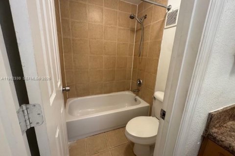 Снять в аренду кондоминиум в Лодерхилл, Флорида 1 спальня, 78.04м2, № 2045454 - фото 8