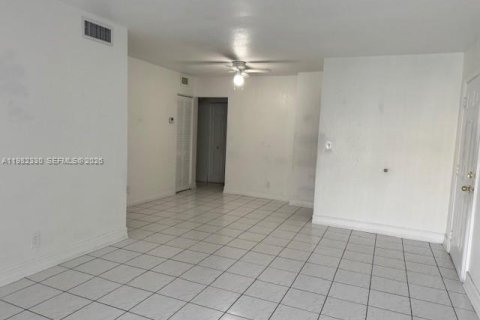 Снять в аренду кондоминиум в Лодерхилл, Флорида 1 спальня, 78.04м2, № 2045454 - фото 2