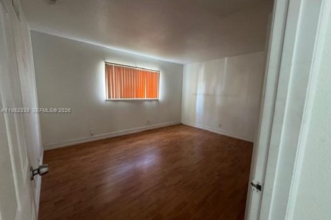 Снять в аренду кондоминиум в Лодерхилл, Флорида 1 спальня, 78.04м2, № 2045454 - фото 5