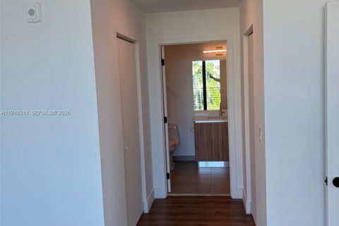 Снять в аренду квартиру в Саут-Майами, Флорида 2 спальни, 3912.67м2, № 2004345 - фото 11