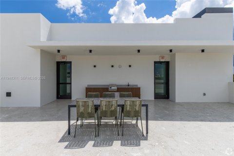 Снять в аренду квартиру в Саут-Майами, Флорида 2 спальни, 3912.67м2, № 2004345 - фото 17