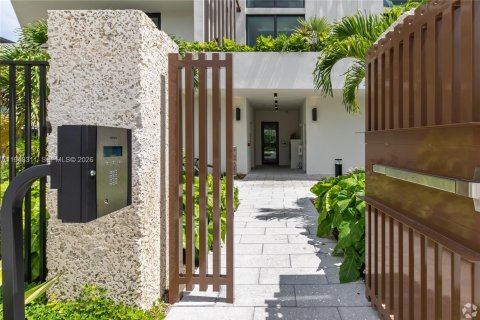 Снять в аренду квартиру в Саут-Майами, Флорида 2 спальни, 3912.67м2, № 2004345 - фото 2