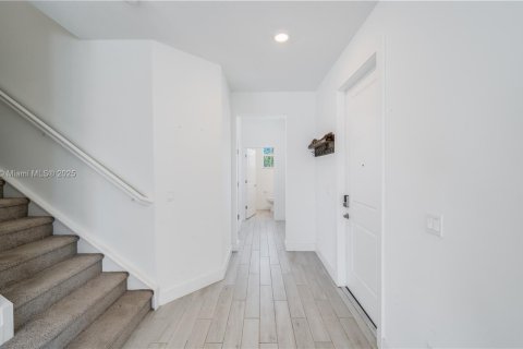 Townhouse in Stuart, Florida 3 bedrooms, 187.38 sq.m. № 1891426 - photo 5