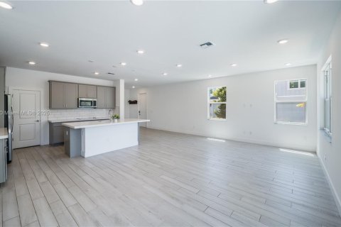 Townhouse in Stuart, Florida 3 bedrooms, 187.38 sq.m. № 1891426 - photo 9