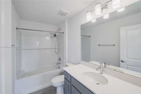 Townhouse in Stuart, Florida 3 bedrooms, 187.38 sq.m. № 1891426 - photo 27