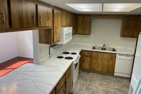 Condo in South Daytona, Florida, 2 bedrooms  № 1659623 - photo 13