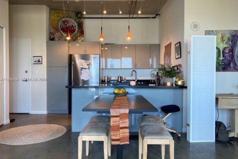 House in Miami, Florida 2 bedrooms, 92.9 sq.m. № 2030662 - photo 24