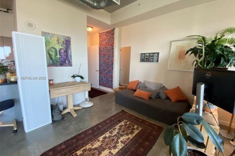 House in Miami, Florida 2 bedrooms, 92.9 sq.m. № 2030662 - photo 15