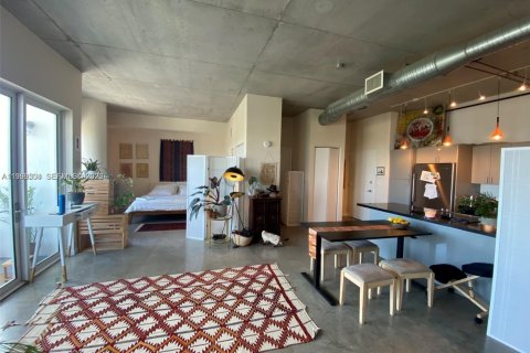 House in Miami, Florida 2 bedrooms, 92.9 sq.m. № 2030662 - photo 19