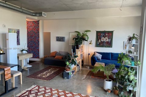 House in Miami, Florida 2 bedrooms, 92.9 sq.m. № 2030662 - photo 13