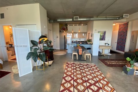 House in Miami, Florida 2 bedrooms, 92.9 sq.m. № 2030662 - photo 20