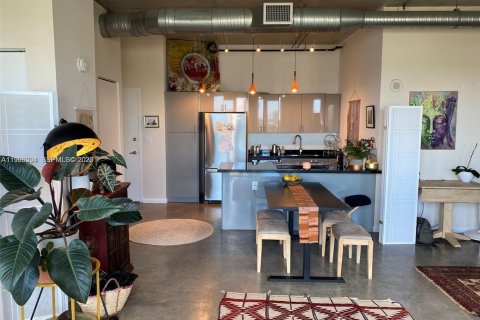 House in Miami, Florida 2 bedrooms, 92.9 sq.m. № 2030662 - photo 22