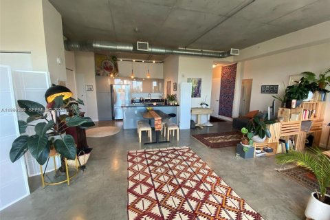 House in Miami, Florida 2 bedrooms, 92.9 sq.m. № 2030662 - photo 21